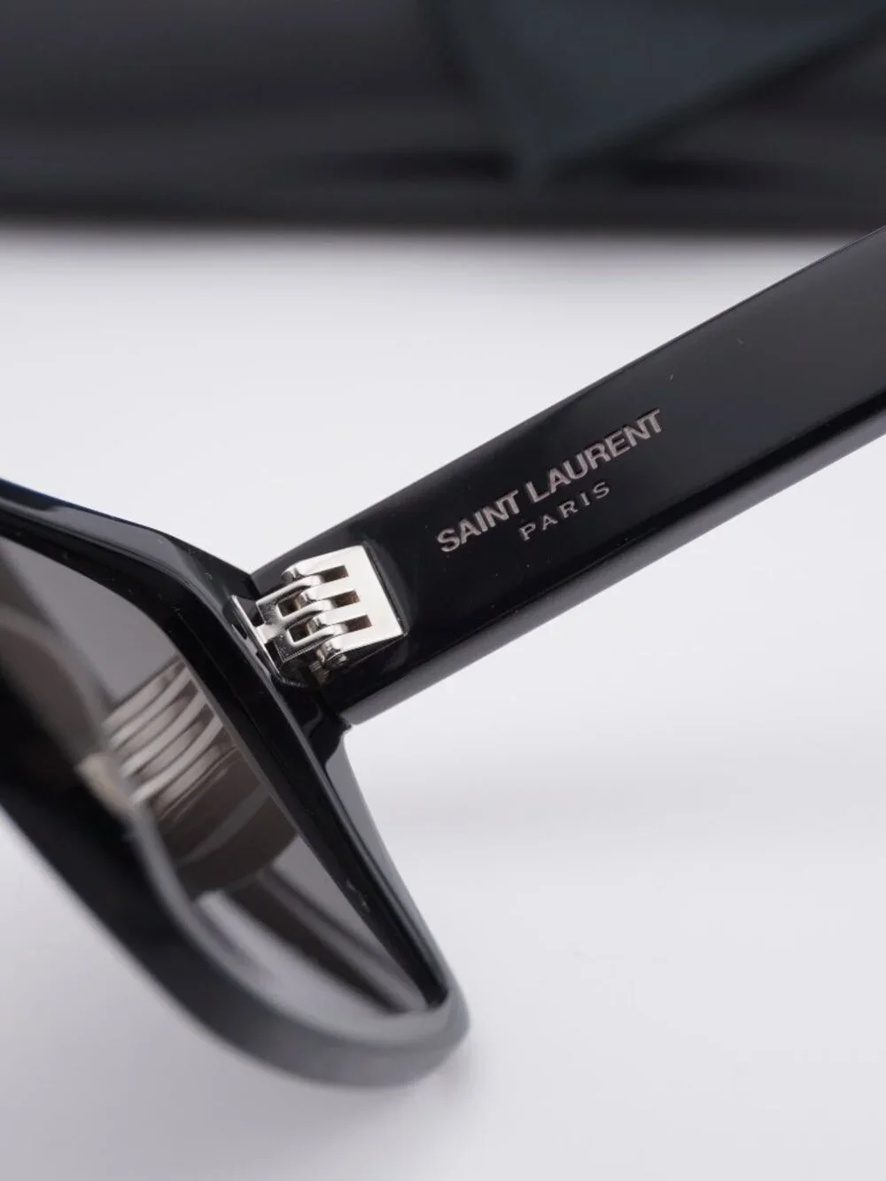 Saint Laurent SL424 001 Square Sunglasses - Black